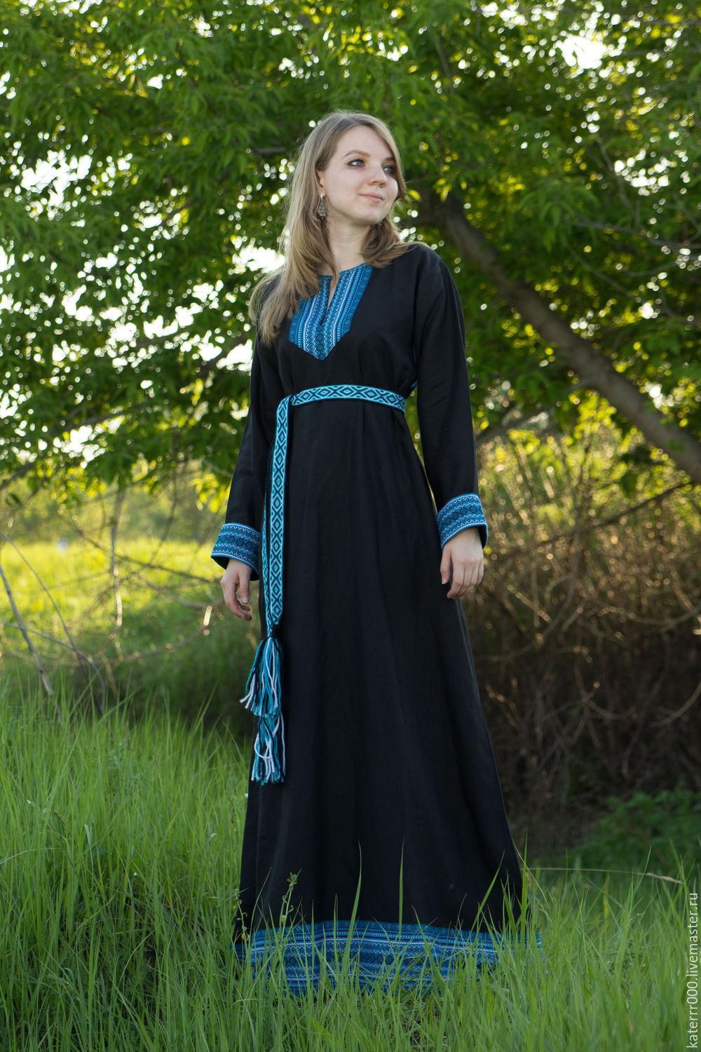 Women in Slavic costumes in Adelaide