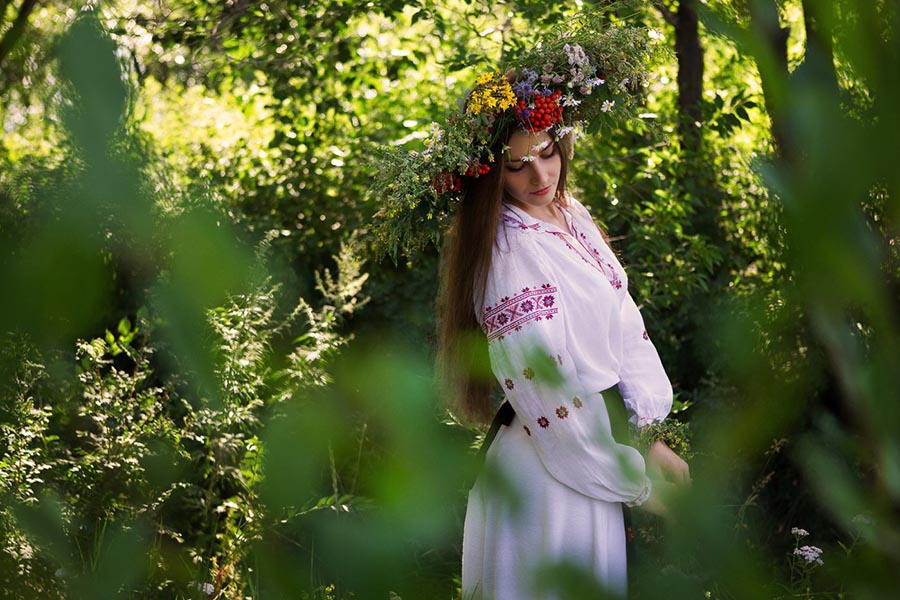 Model Girls in Slavic costumes in Adelaide